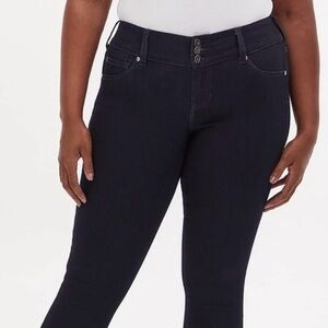Torrid denim jegging. 3 button detail zipper fly. Size 22R